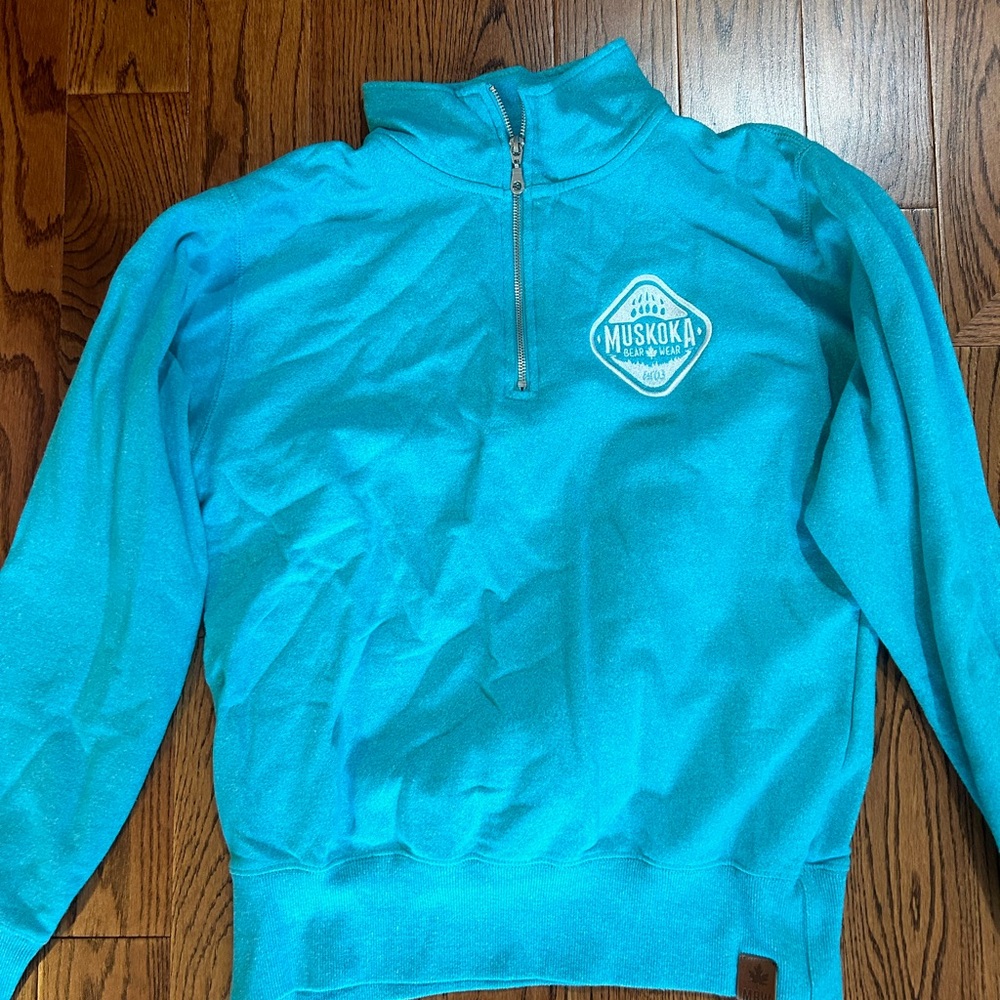 Muskoka Bear wear half zip sweatshirt size small